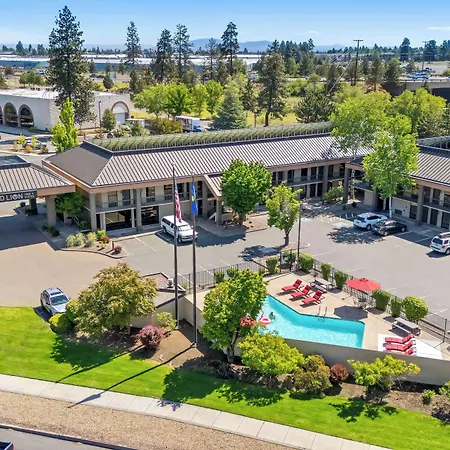 Red Lion Inn & Suites Deschutes River - Bend-3