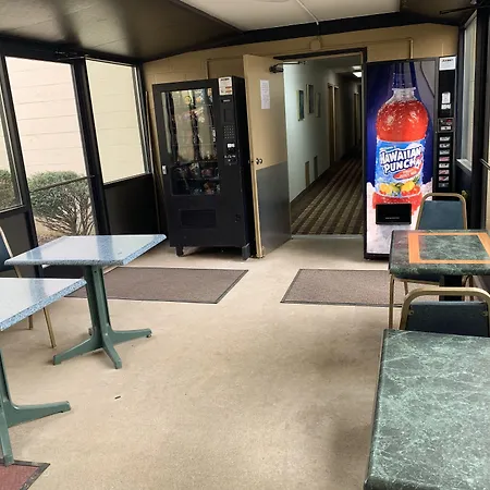 Days Inn By Wyndham Winchester-2