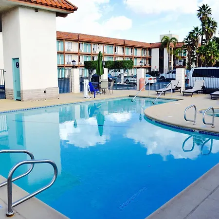 Days Inn By Wyndham Anaheim Near The Park-3