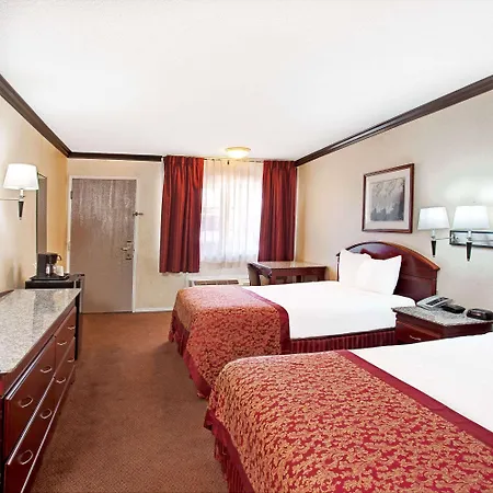 Ramada By Wyndham Pasadena-2