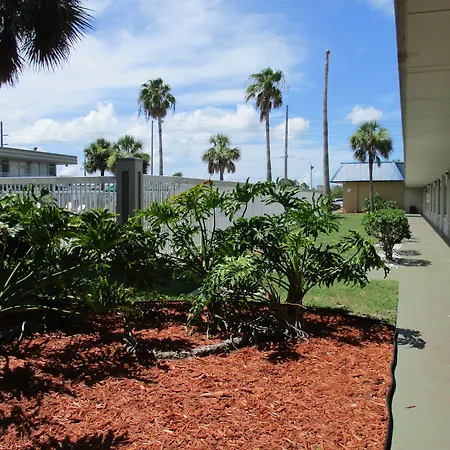 Days Inn By Wyndham Titusville Kennedy Space Center-2