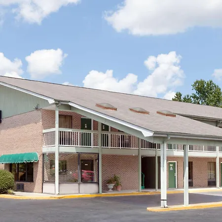 Days Inn By Wyndham Columbia Ne Fort Jackson-3