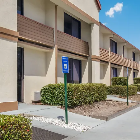 Red Roof Inn & Suites Brunswick I-95-3