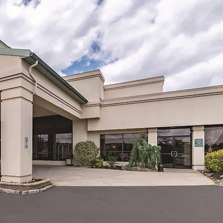 Ramada Inn By Wyndham Fairfield Nj-3