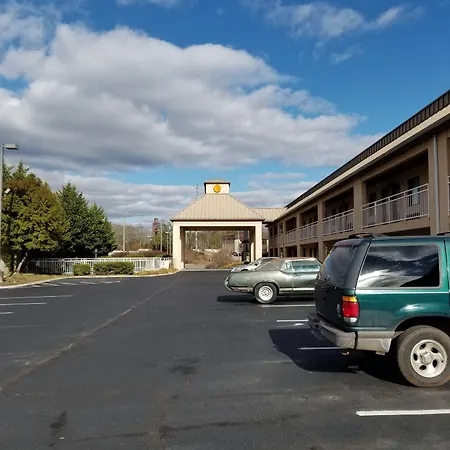 Econo Lodge Inn & Suites Knoxville East-3