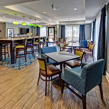 Hampton Inn Laurinburg-3