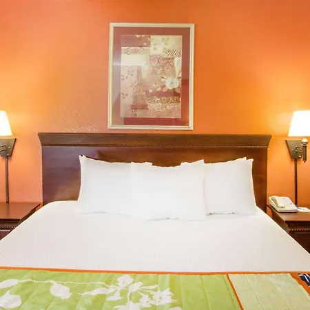 Days Inn By Wyndham Fremont-2