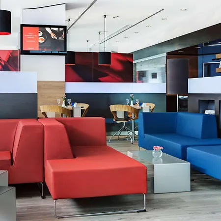Intercityhotel Hamburg Altona-2
