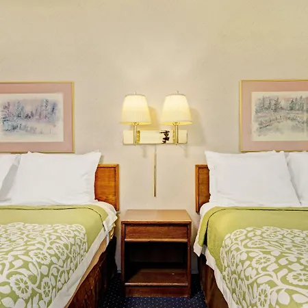 Days Inn By Wyndham Monticello-2