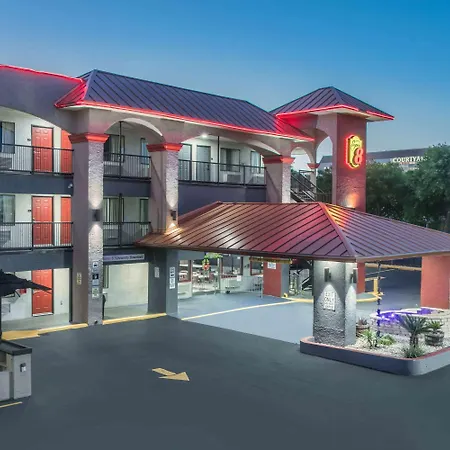 Super 8 By Wyndham Austin University/Downtown Area-3