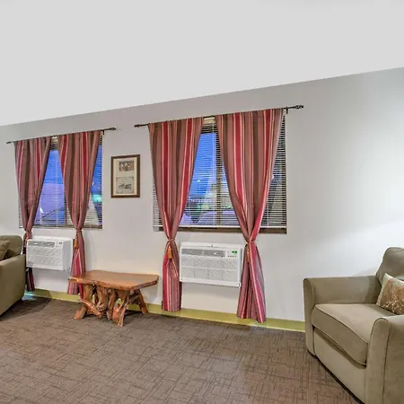 Super 8 By Wyndham Ticonderoga-3