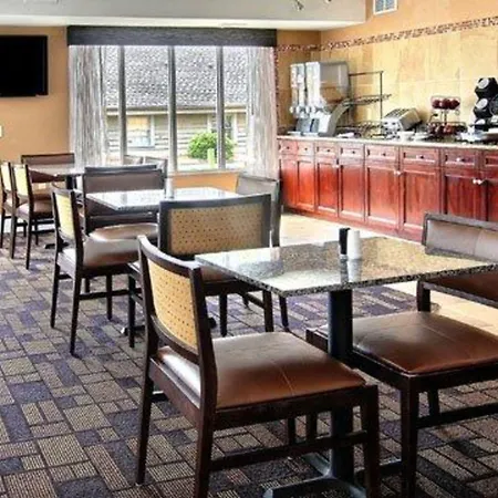 Quality Inn & Suites Greenville Near Downtown-3