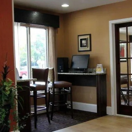 Quality Inn & Suites Greenville Near Downtown-2