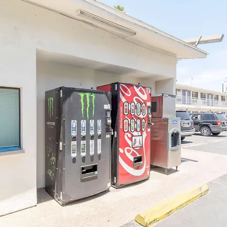 Motel 6 Bakersfield-3