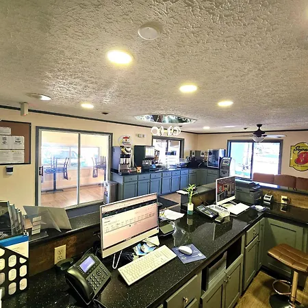 Super 8 By Wyndham Hillsville-3