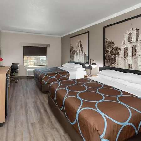 Super 8 By Wyndham San Antonio/Alamodome Area-3