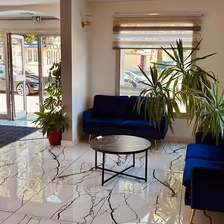 Kyriad Direct Arpajon-3