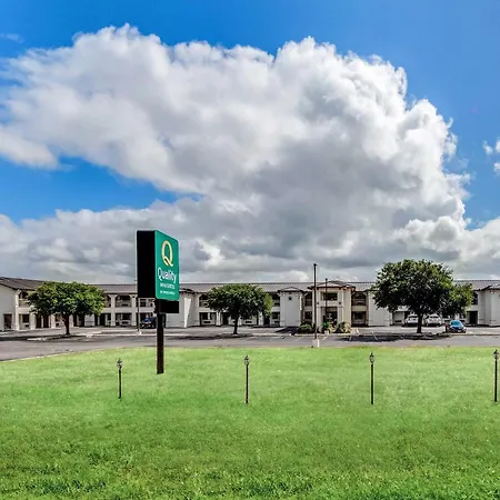 Quality Inn & Suites Junction-2