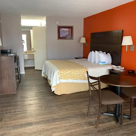 Days Inn By Wyndham Clinton-2