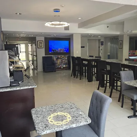 Days Inn & Suites By Wyndham Tampa/Raymond James Stadium-2