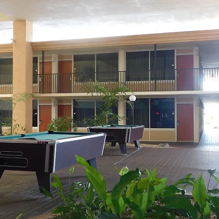 Ramada By Wyndham Kissimmee Gateway - Free Theme Park Shuttle-3