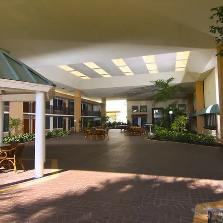 Ramada By Wyndham Kissimmee Gateway - Free Theme Park Shuttle-2