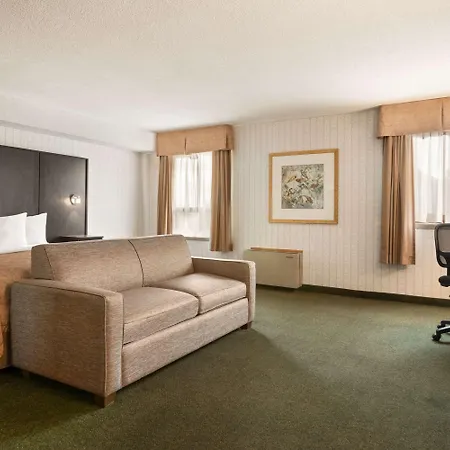 Days Inn By Wyndham Renfrew Conference Centre-3