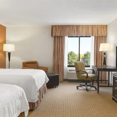 Hampton Inn Portland Airport-3
