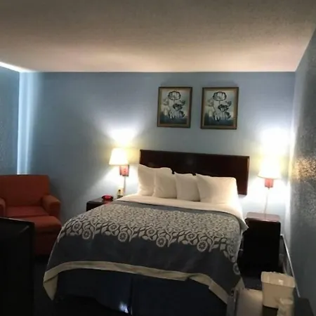 Days Inn By Wyndham Cleveland Lakewood-3