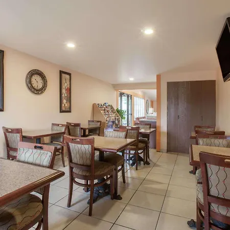 Knights Inn Greensburg-2