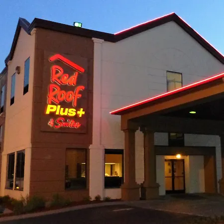 Red Roof Inn Plus+ & Suites Chattanooga - Downtown-3