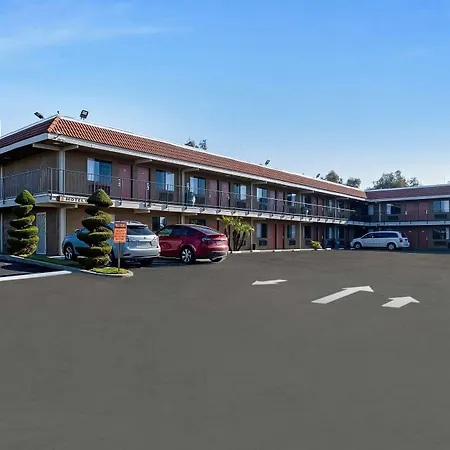 Knights Inn Madera-3