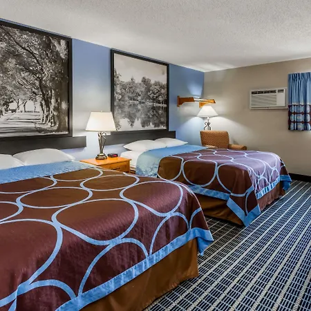 Super 8 By Wyndham Iowa City/Coralville-2