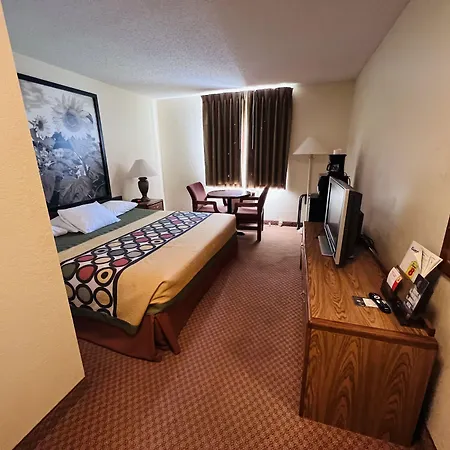 Super 8 By Wyndham Dodge City-2