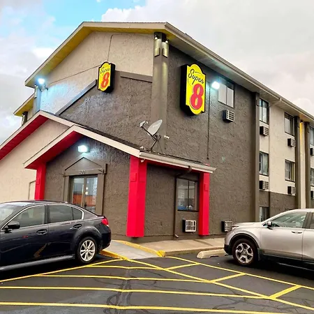 Super 8 By Wyndham Cedar Rapids-2