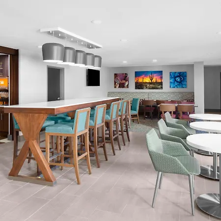 Hampton Inn Phoenix - Biltmore-2