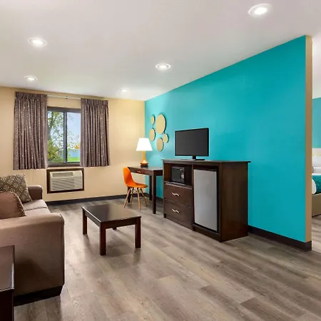 Howard Johnson By Wyndham Waterloo/Cedar Falls-3
