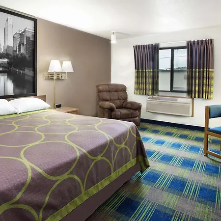 Super 8 By Wyndham Columbus-2
