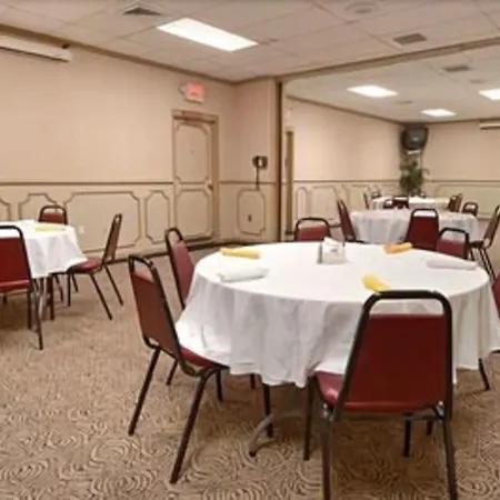 Ramada By Wyndham Paintsville Hotel & Conference Center-2