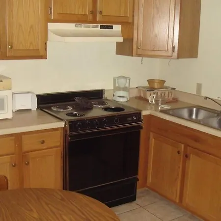 Townhouse Inn & Suites Omaha-3