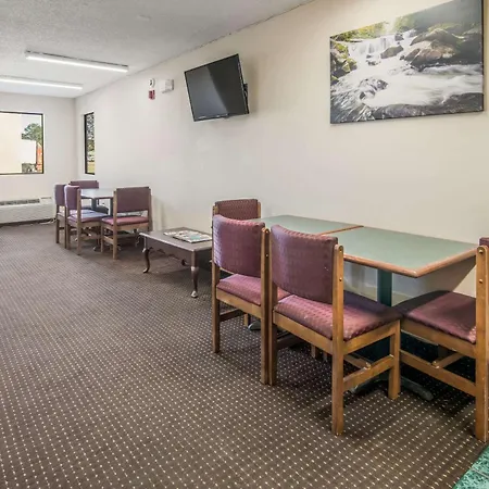Rodeway Inn & Suites Dublin-2
