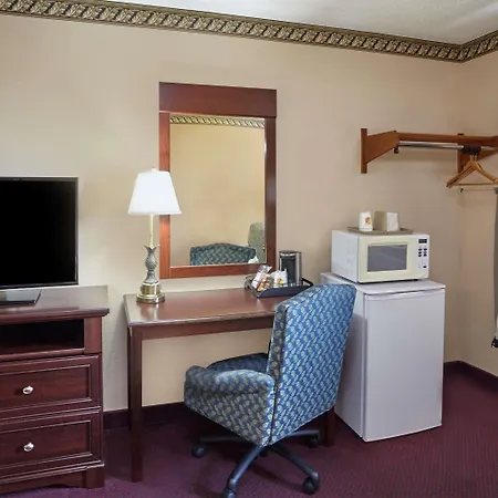 Super 8 By Wyndham Greenville-3