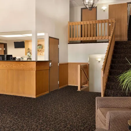 Travelodge By Wyndham Jefferson City-3
