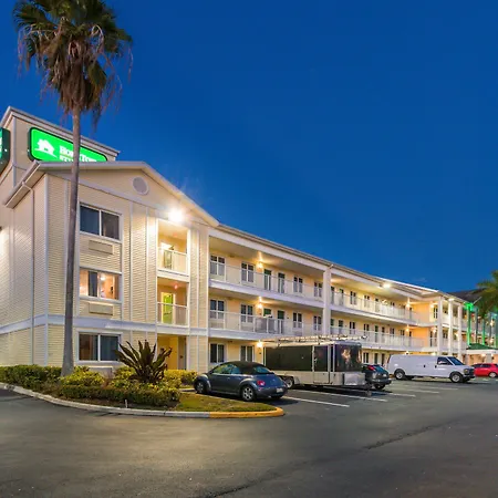 Hometowne Studios By Red Roof Fort Lauderdale-3