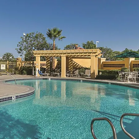 La Quinta Inn & Suites By Wyndham Ontario Airport-2