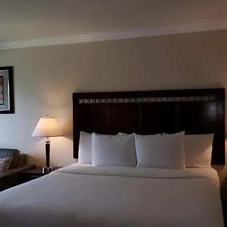 Oak Tree Inn-2
