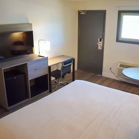 Ramada By Wyndham Cleveland Airport West-3