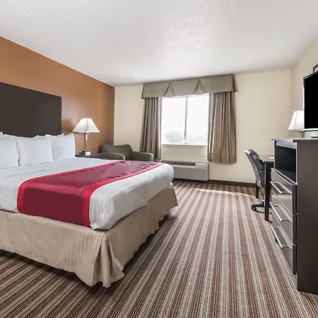 Days Inn & Suites By Wyndham Dallas-3