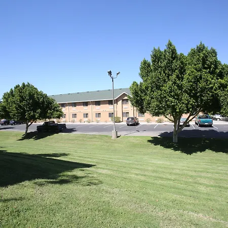 Travelodge By Wyndham Yuma-3