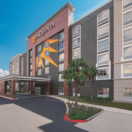 La Quinta Inn & Suites By Wyndham San Antonio Downtown-2
